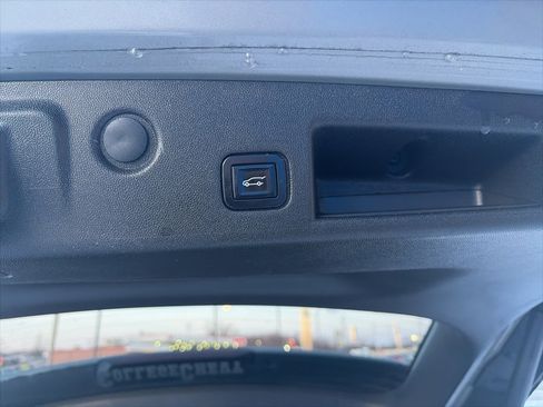 Used 2018 Chevrolet Equinox LT image 21