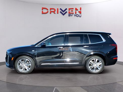 Used 2023 Cadillac XT6 Premium Luxury image 2