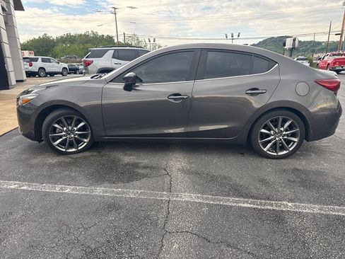 Used 2018 MAZDA MAZDA3 Touring FWD image 3