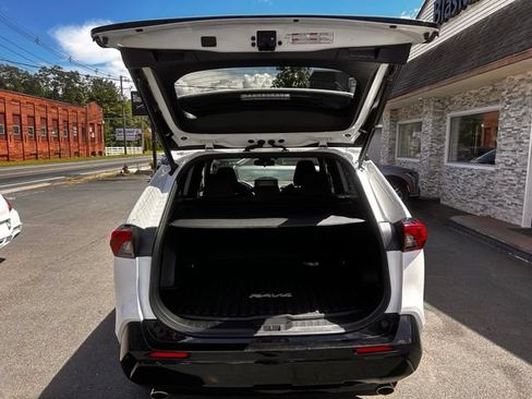 Used 2021 Toyota RAV4 SE w/ Weather & Moonroof Package AWD/4WD image 19