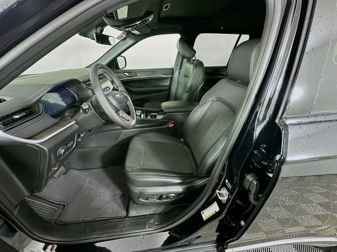 New 2026 Jeep Grand Cherokee Altitude AWD/4WD image 29