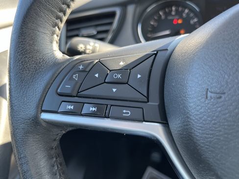 Used 2018 Nissan Rogue SV image 22