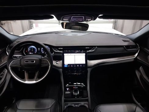 New 2025 Jeep Grand Cherokee Limited image 10