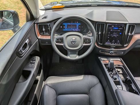 Used 2023 Volvo XC60 B5 Plus w/ Climate Package AWD/4WD image 17