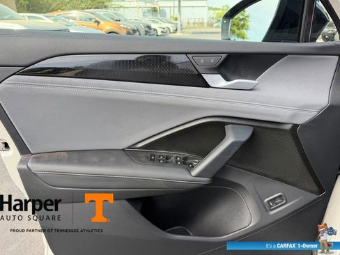 Used 2025 Volkswagen Tiguan SE R-Line image 18