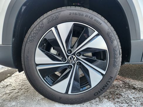 New 2025 Volkswagen Taos SE image 25