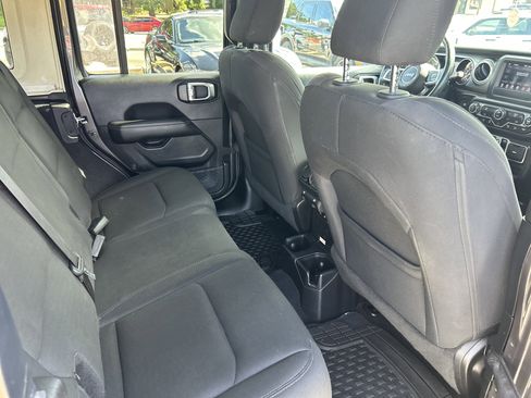 Used 2019 Jeep Wrangler Unlimited Sahara w/ Safety Group AWD/4WD image 19
