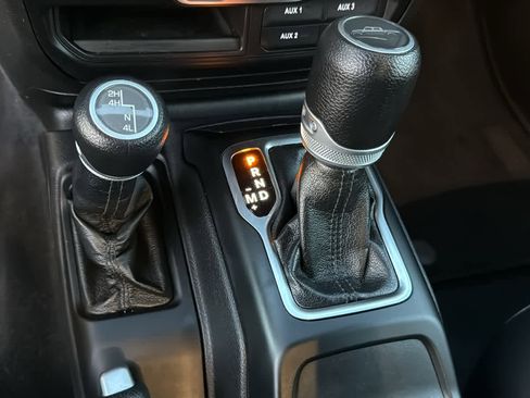 Used 2021 Jeep Gladiator Sport image 13