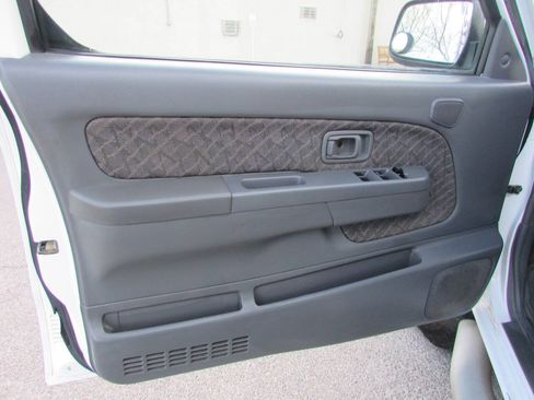Used 2000 Nissan Xterra XE RWD image 16