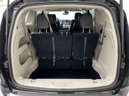 Used 2024 Chrysler Pacifica Touring-L FWD image 28