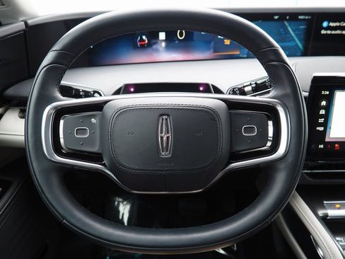 Used 2025 Lincoln Nautilus Premier image 21