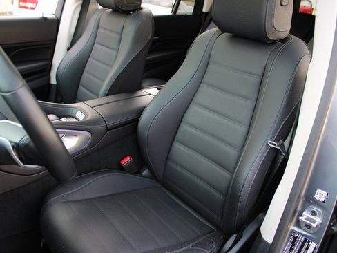 Used 2024 Mercedes-Benz GLS 450 4MATIC image 33