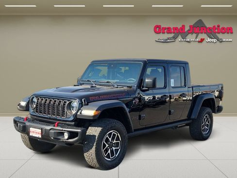 Used 2024 Jeep Gladiator Rubicon w/ Steel Bumper Group AWD/4WD image 3