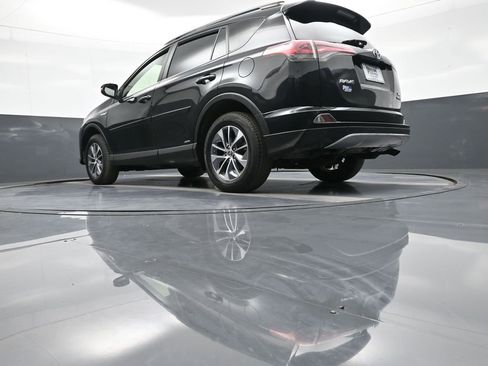 Certified 2018 Toyota RAV4 XLE w/ Convenience Package image 31