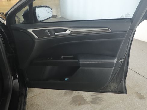 Used 2017 Ford Fusion SE image 5