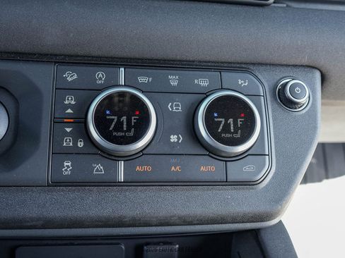 Used 2023 Land Rover Defender 90 X-Dynamic SE AWD/4WD image 29