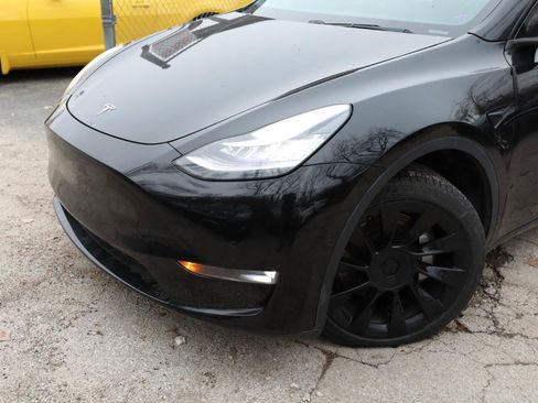 Used 2020 Tesla Model Y Long Range image 2