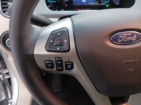 Used 2017 Ford Taurus SE image 16