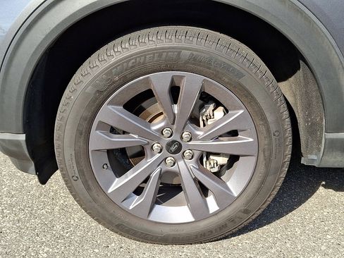 Used 2023 Ford Explorer XLT w/ Equipment Group 202A AWD/4WD image 8