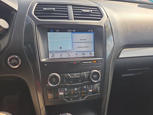Used 2019 Ford Explorer XLT w/ XLT Sport Appearance Package AWD/4WD image 17