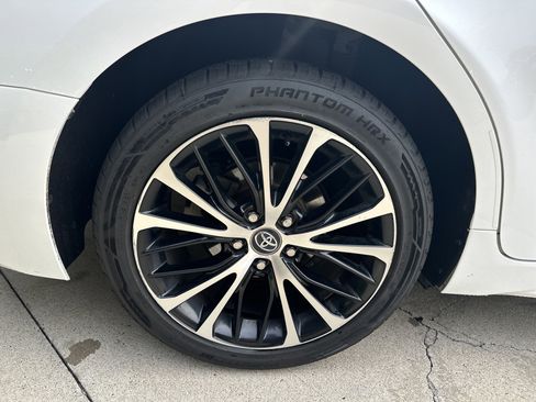 Used 2020 Toyota Camry SE FWD image 19