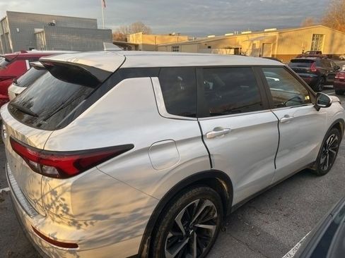 Used 2022 Mitsubishi Outlander ES image 14