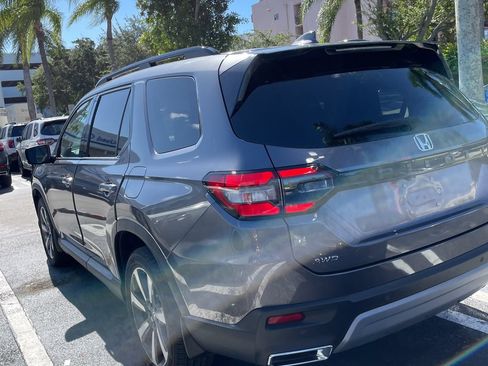 Used 2025 Honda Pilot Elite image 9