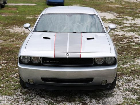 Used 2010 Dodge Challenger SE RWD image 19