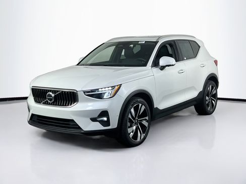 Used 2023 Volvo XC40 B5 Plus w/ Driver Assist Package image 1