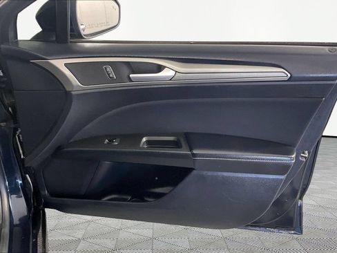 Used 2020 Ford Fusion SE FWD image 25
