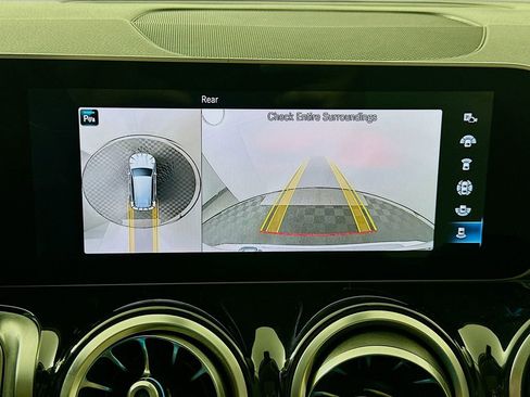 Used 2021 Mercedes-Benz GLB 250 image 13