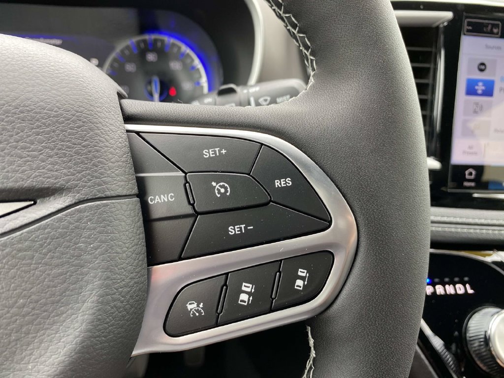 New 2027 Chrysler Pacifica Select AWD/4WD image 15