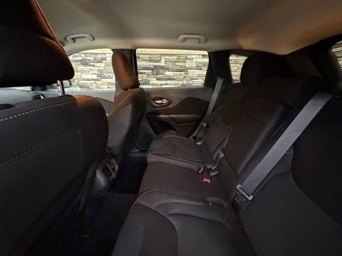 Used 2016 Jeep Cherokee Latitude w/ Safety/Convenience Group AWD/4WD image 27