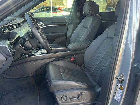 Used 2023 Audi e-tron Premium Plus w/ Premium Plus Package image 12