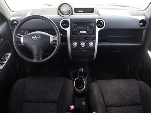 Used 2005 Scion xB FWD image 2