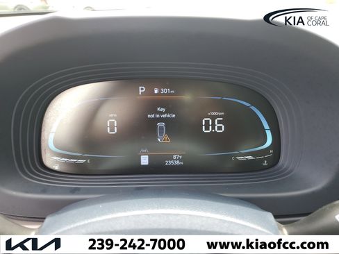 Used 2023 Hyundai Venue Limited w/ Cargo Package image 22