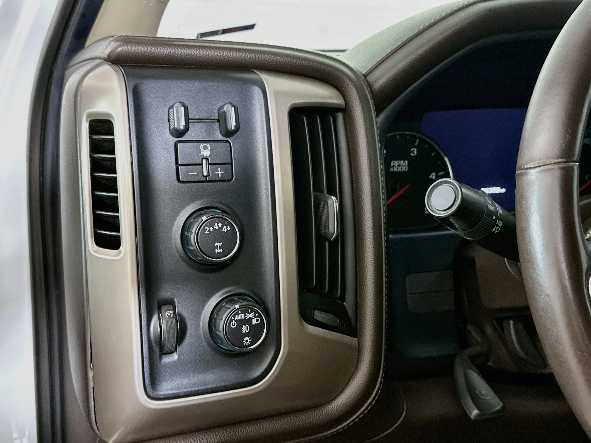 Used 2017 GMC Sierra 2500 Denali w/ Duramax Plus Package AWD/4WD image 16