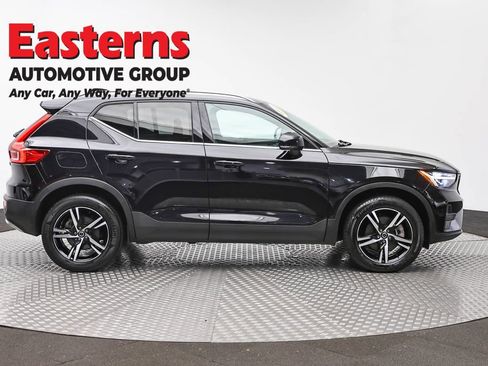 Used 2024 Volvo XC40 B5 Core AWD/4WD image 4
