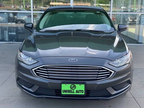 Used 2017 Ford Fusion SE FWD image 3