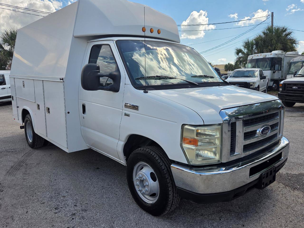 Used 2011 Ford E-350 and Econoline 350 Super Duty w/ PWR Locks & Windows Group RWD image 2