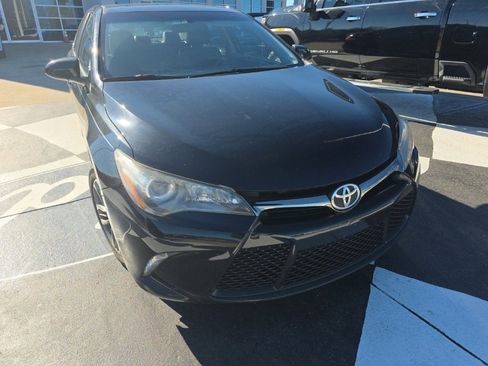 Used 2017 Toyota Camry SE image 7