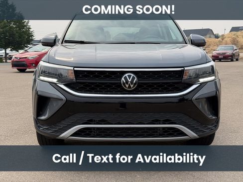 Used 2024 Volkswagen Taos SE FWD image 2