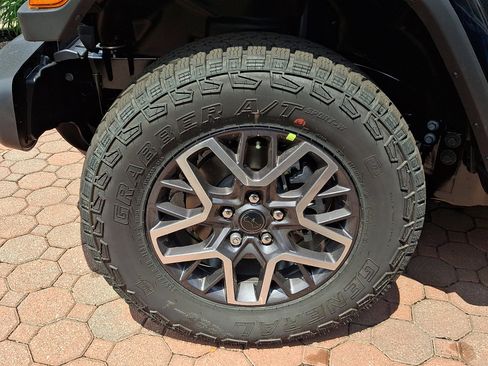 New 2026 Jeep Wrangler Unlimited Sahara AWD/4WD image 3