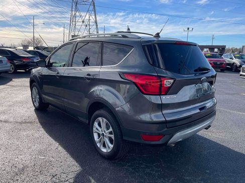 Used 2019 Ford Escape SE image 3