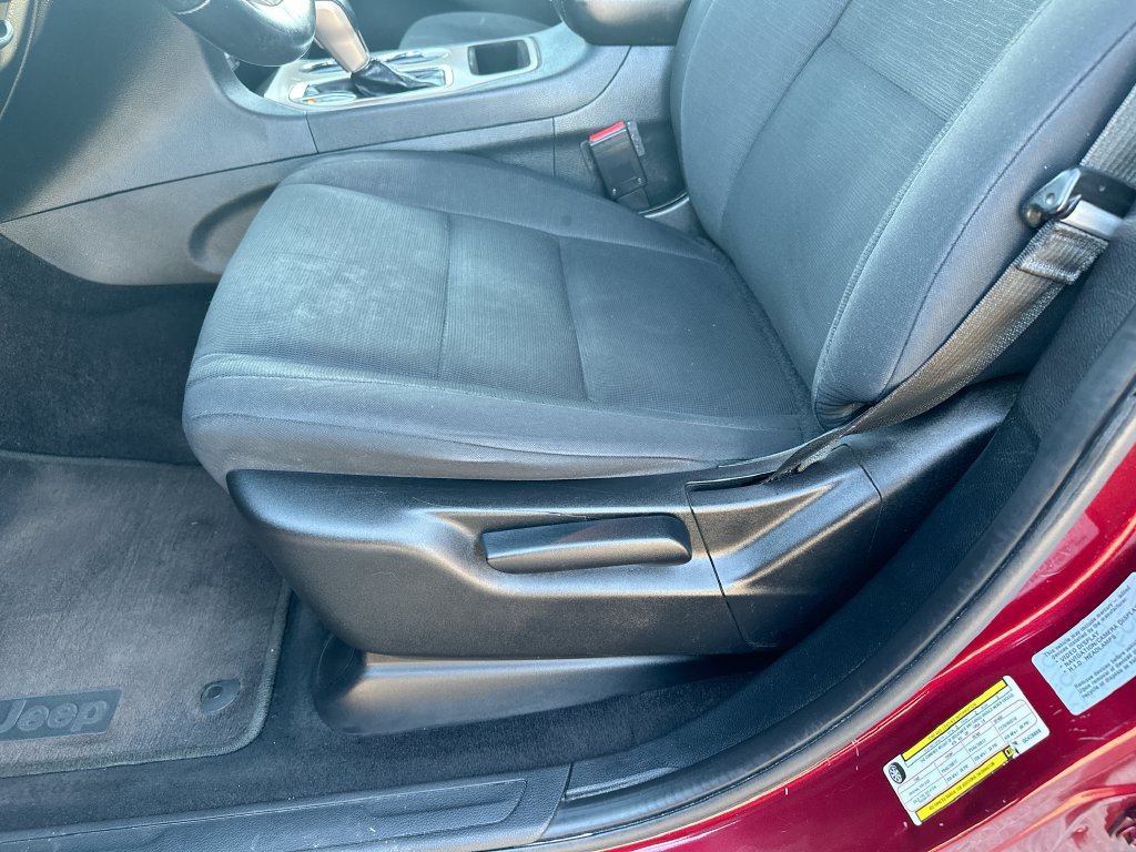 Used 2016 Jeep Grand Cherokee Laredo RWD image 9