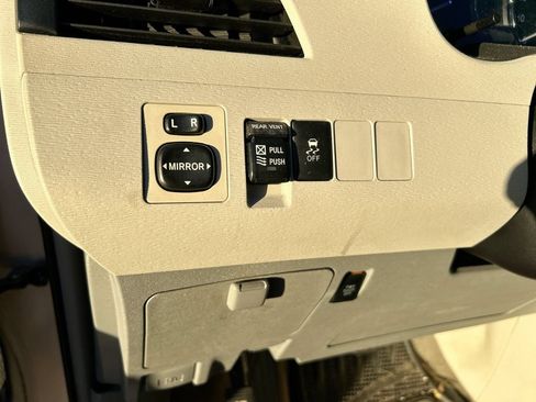 Used 2012 Toyota Sienna XLE AWD/4WD image 14