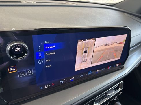 New 2026 Chevrolet Traverse LT image 26