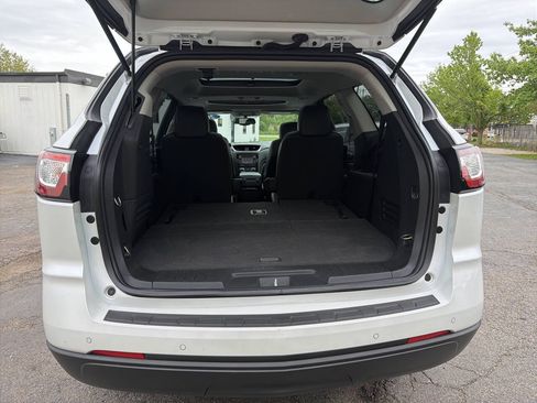 Used 2017 Chevrolet Traverse LT FWD image 34