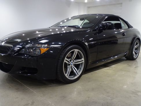 Used 2007 BMW M6 Convertible RWD image 3