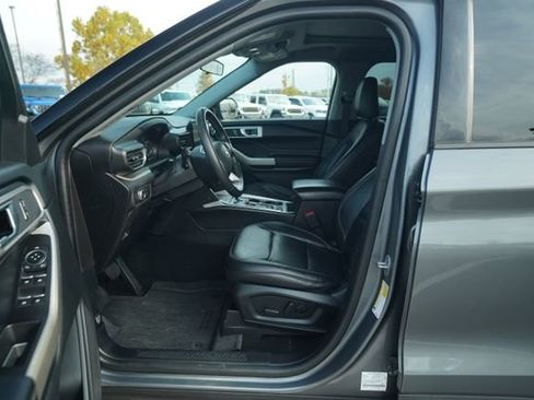 Used 2022 Ford Explorer XLT w/ Equipment Group 202A image 14